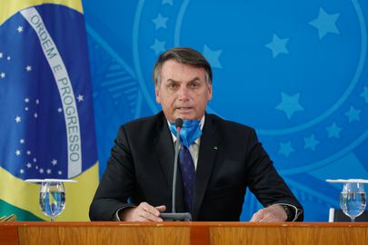 Bolsonaro anuncia medidas econômicas contra impactos do coronavírus