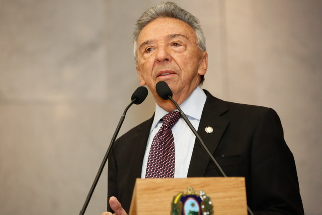 Queiroz remaneja R$ 1 mi em emendas para o combate ao coronavírus