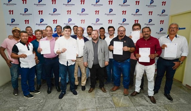 Prefeito de Cortês mostra força e filia sete vereadores no município