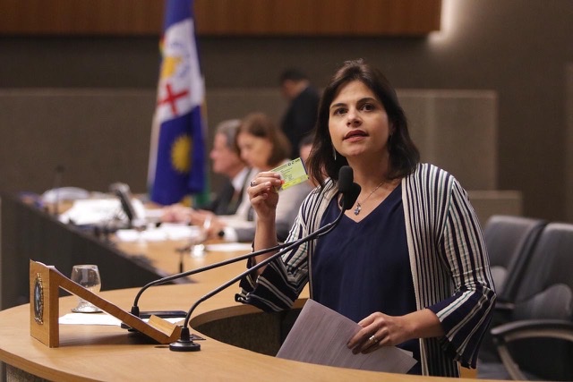 Priscila Krause propõe lei que cria carteira de estudante estadual digital e gratuita