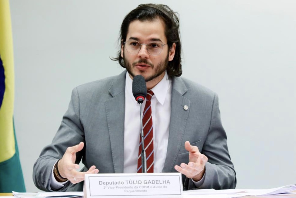Túlio entra com representação contra Bolsonaro por incitar protestos
