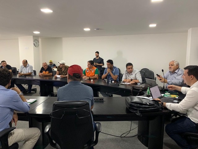 Vereadores participam de reunião para tratar sobre o coronavírus