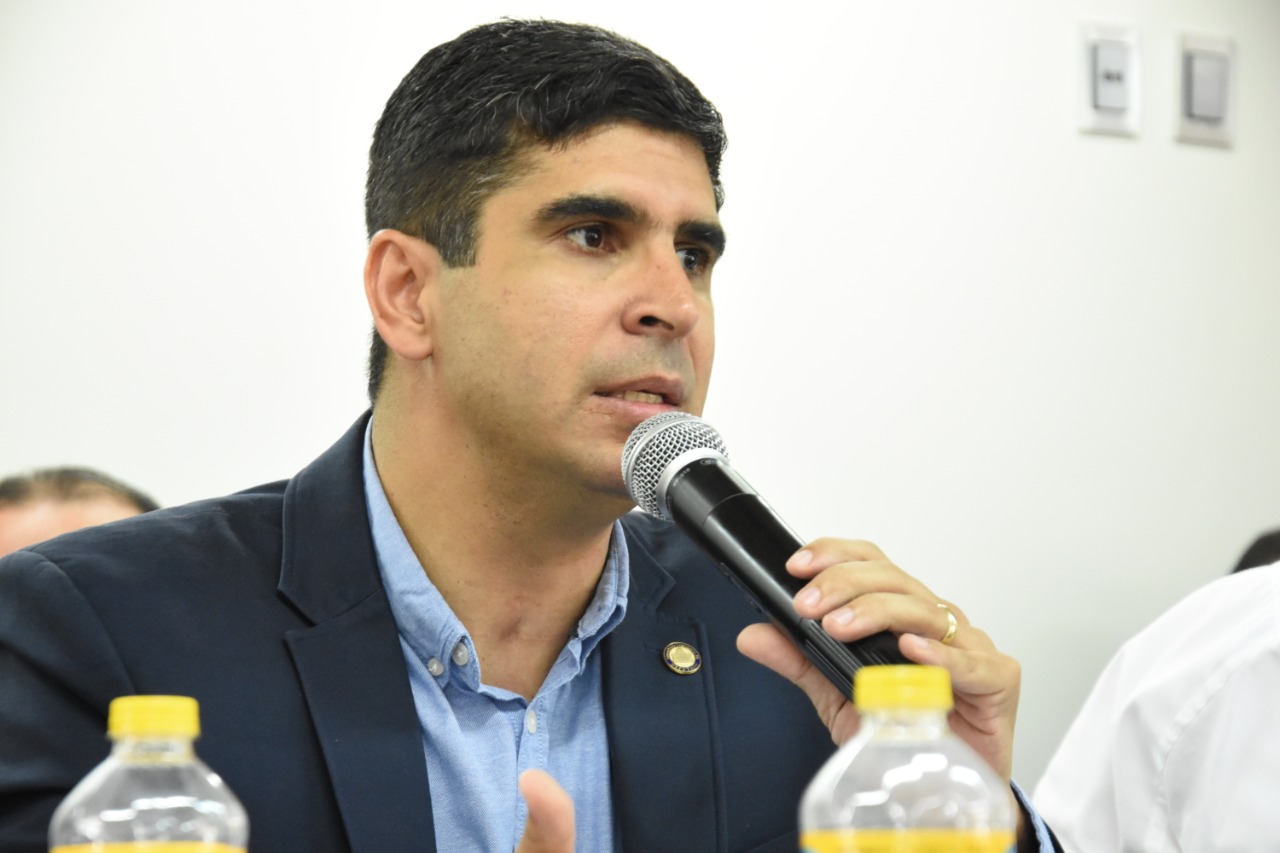 Lessa defende hospital de campanha em Caruaru no combate ao coronavírus