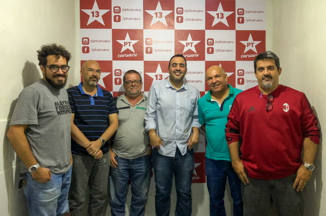 Membros do PT e PSB se reúnem para debater eleições em Caruaru