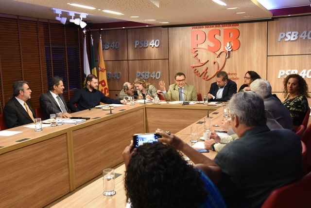 Em manifesto, partidos de oposição pedem a renúncia de Bolsonaro