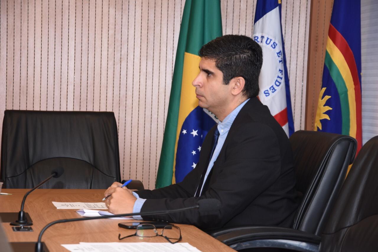 Lessa busca medidas para ajudar pernambucanos em Portugal