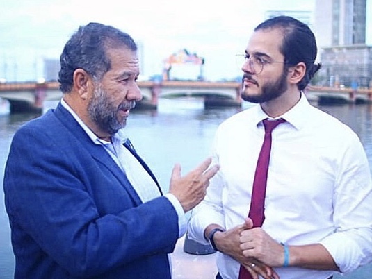 Túlio Gadêlha põe cartas na mesa para sair candidato no Recife