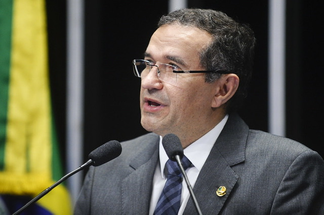 Com idade nova, Douglas deve ter papel importante nas eleições deste ano