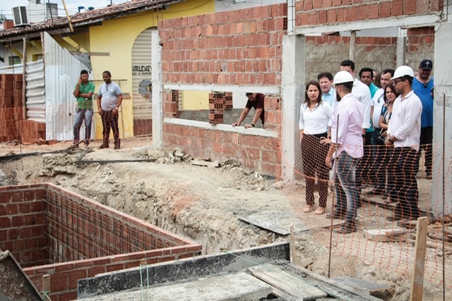 Raquel visita obras do Polo Gastronômico da Feira de Artesanato