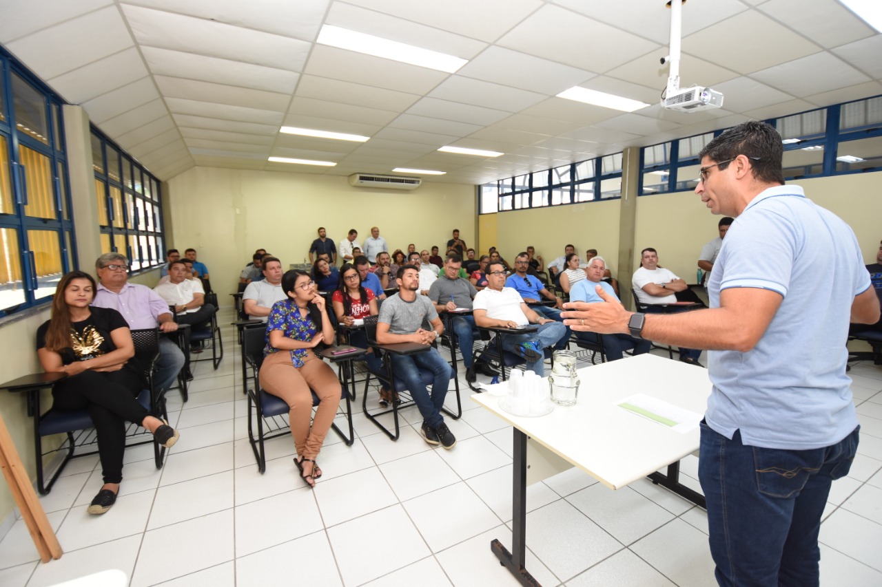 Lessa realiza encontro com pré-candidatos a vereador em Caruaru