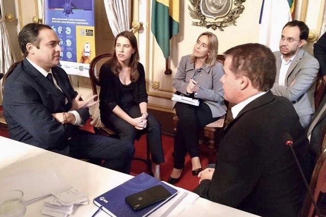 Raquel Lyra se reúne com Paulo Câmara para tratar de ações contra o coronavírus