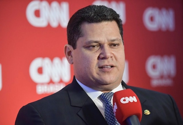 Presidente do Senado testa positivo para coronavírus