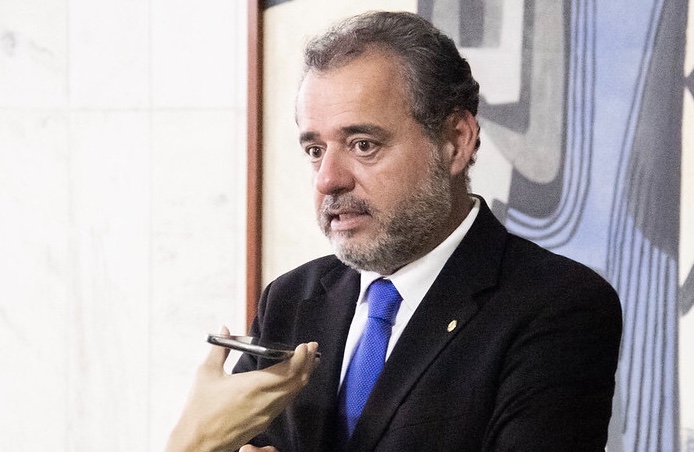 Danilo Cabral anuncia voto favorável ao veto de Bolsonaro