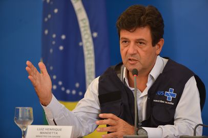 Em crise com Bolsonaro, Mandetta permanece no cargo