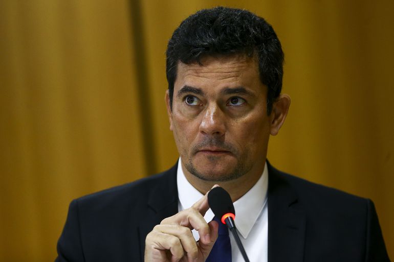 Moro ameaça deixar cargo após possível troca no comando da PF