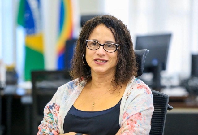 Luciana Santos parabeniza o Blog Cenário pelo seu primeiro ano