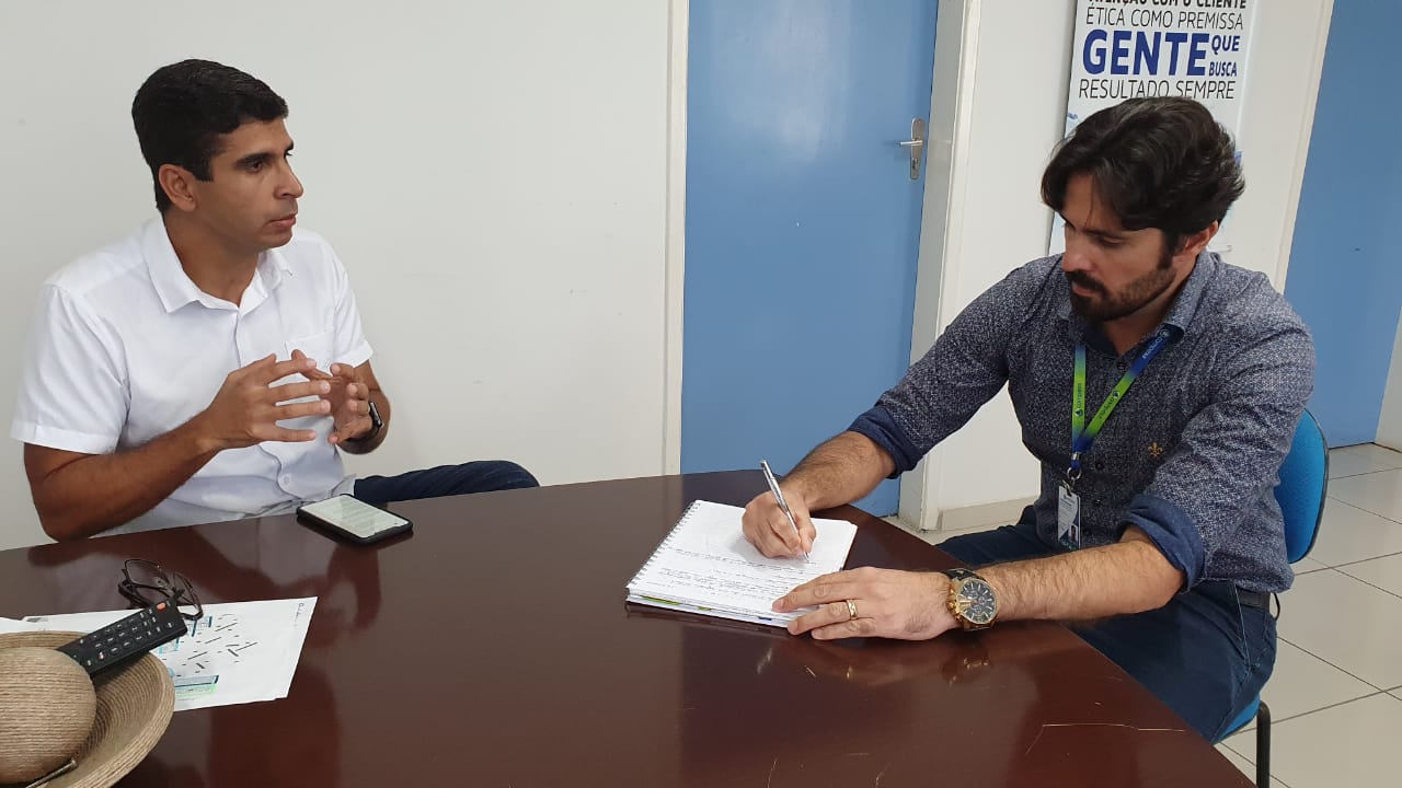 Lessa se reúne com gestor da Compesa em busca de melhorias no abastecimento