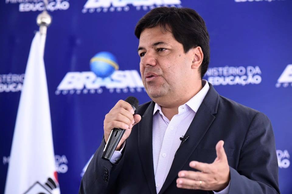 Mendonça defende adiamento do ENEM e gratuidade da inscrição