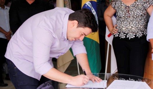 Prefeito de Camocim de São Félix reduz seu salário em 70%