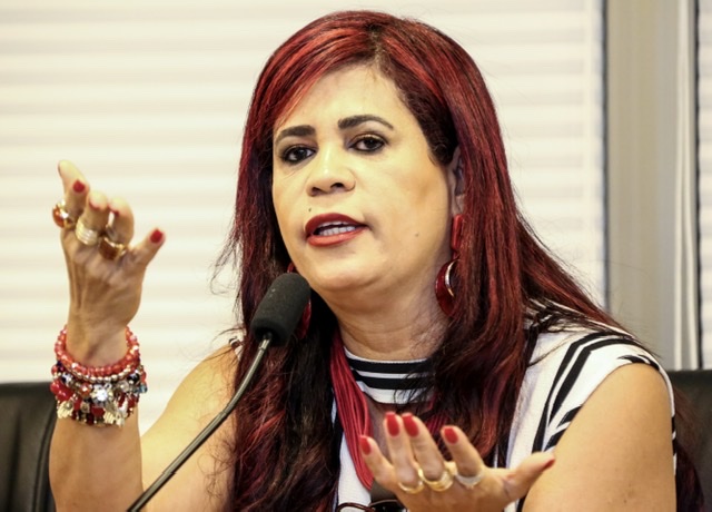 Projetos de Gleide voltados a realização de concursos e habitação são aprovados na Alepe