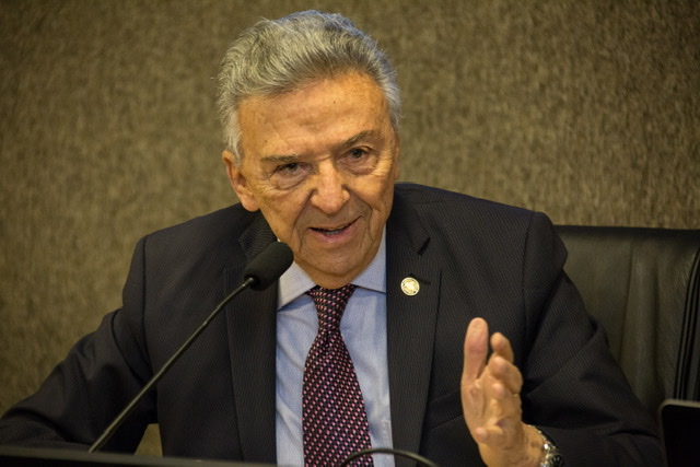 Queiroz sugere unidade municipal de referência para atendimento de casos suspeitos de coronavírus, em Caruaru