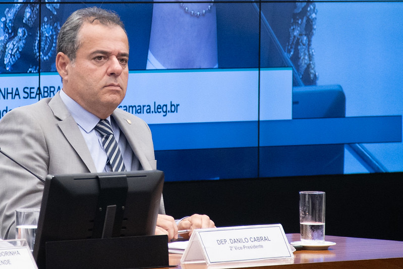Danilo Cabral pede adiamento de reajuste de planos de saúde