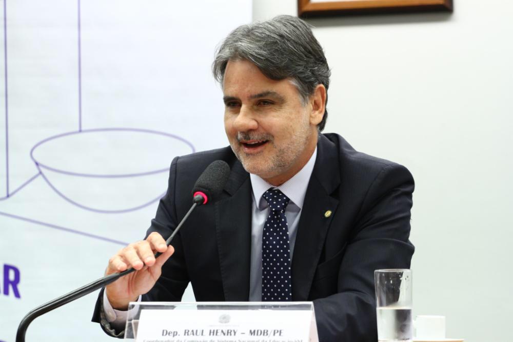 Raul Henry parabeniza o Blog Cenário pelo seu primeiro ano