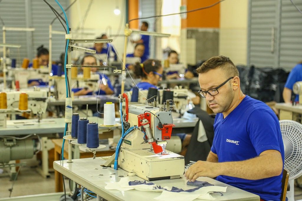 Governo do Estado fornece material técnico para Polo Têxtil do Agreste produzir itens de proteção ao coronavírus