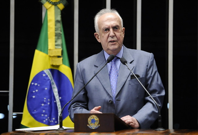 Jarbas Vasconcelos parabeniza o Blog Cenário pelo seu primeiro ano