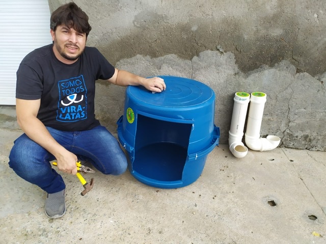 Fagner disponibiliza comedouros e abrigos para animais de rua