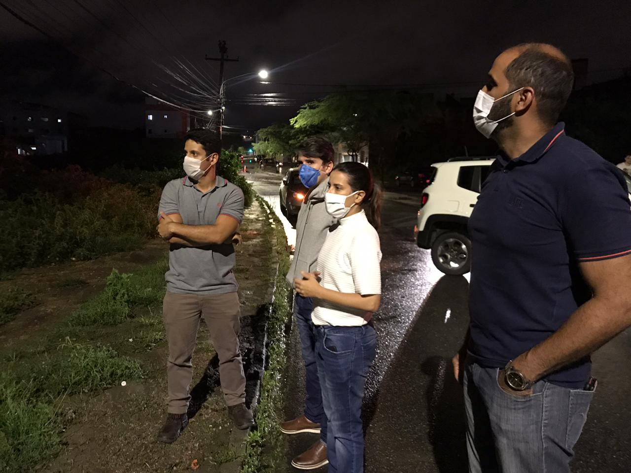 Raquel Lyra visita pontos de alagamento de Caruaru