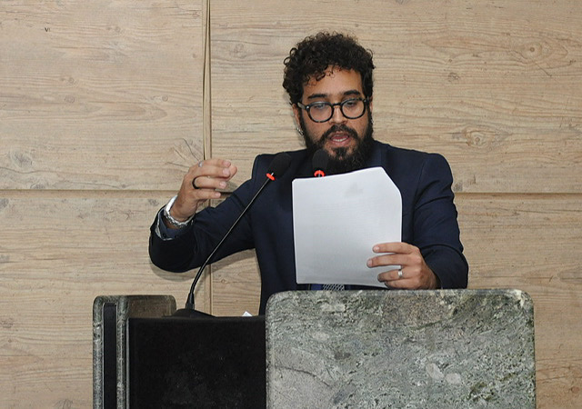 Finizola pede que prefeitura distribua cestas básicas no lugar das merendas