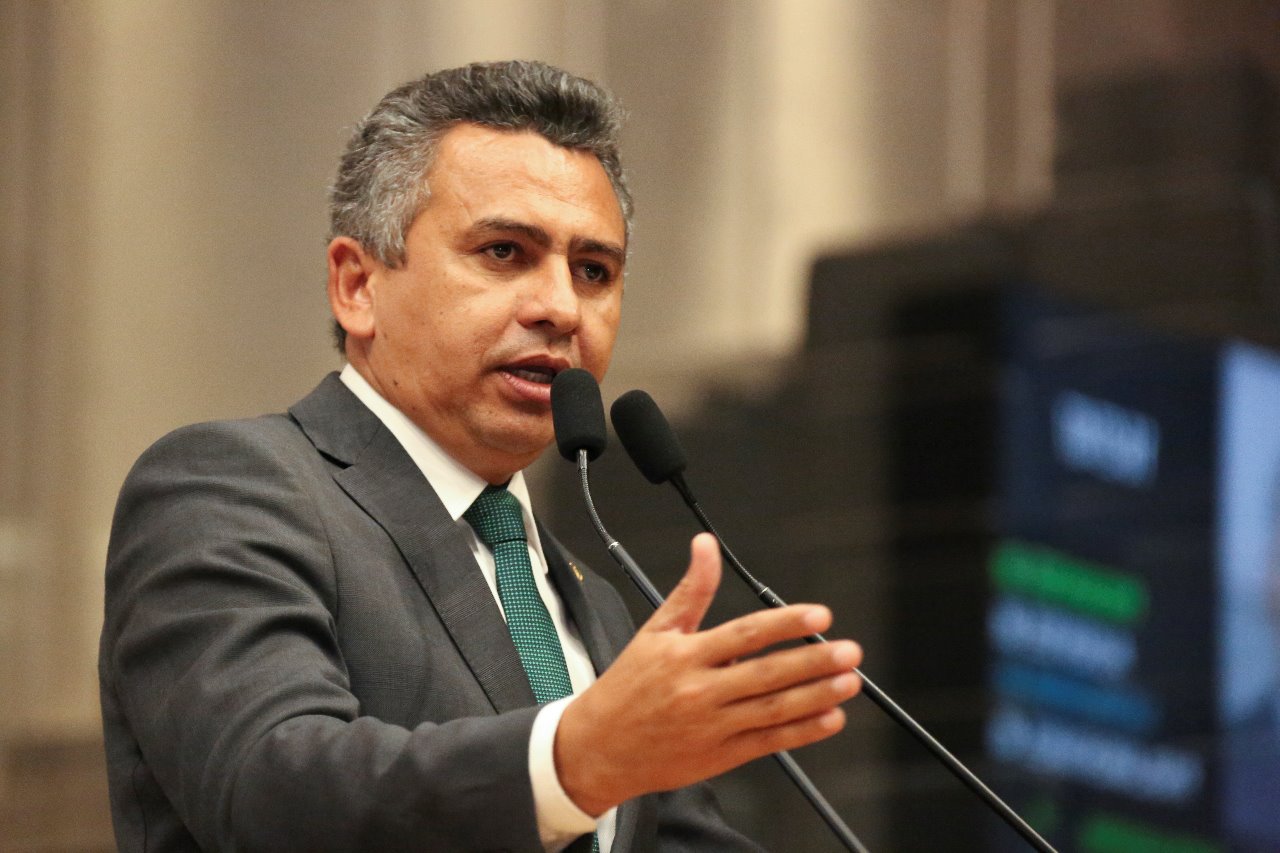 Doriel Barros parabeniza o Blog Cenário pelo seu primeiro ano