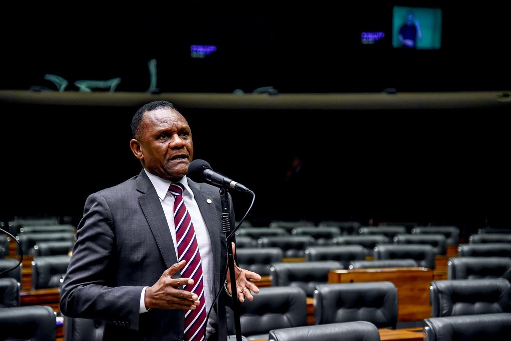 Ossesio Silva quer redução do preço do gás de cozinha durante pandemia