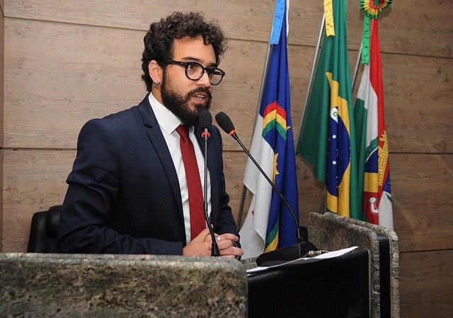 Finizola quer esclarecimentos sobre kits alimentares entregues pela Prefeitura de Caruaru