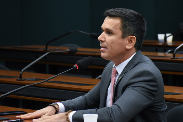 Felipe Carreras propõe medidas emergenciais para o setor esportivo