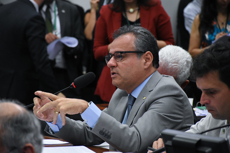 Danilo Cabral propõe pagamento retroativo de renda emergencial