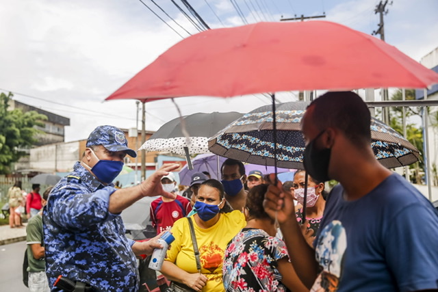 Deputado propõe medidas para reduzir filas no acesso ao auxílio emergencial