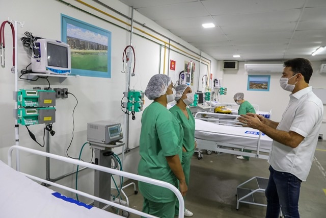 Em Jaboatão, Anderson Ferreira entrega hospital de campanha