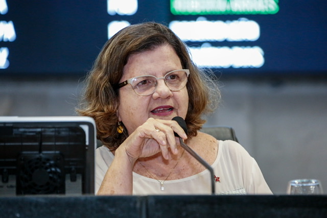 Teresa pede correção em critério de seleção simplificada para professores