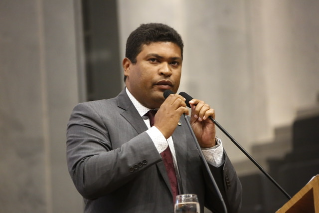 Joel da Harpa quer auxílio internet para estudantes da rede pública