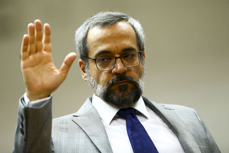 Exoneração de Weintraub é publicada após ex-ministro viajar para os EUA