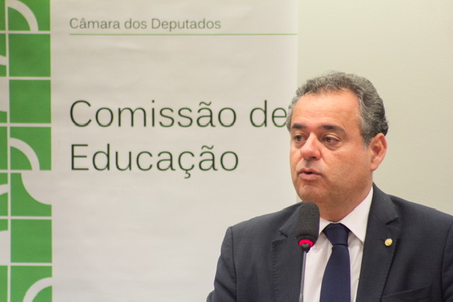 Danilo Cabral defende votação urgente do Fundeb