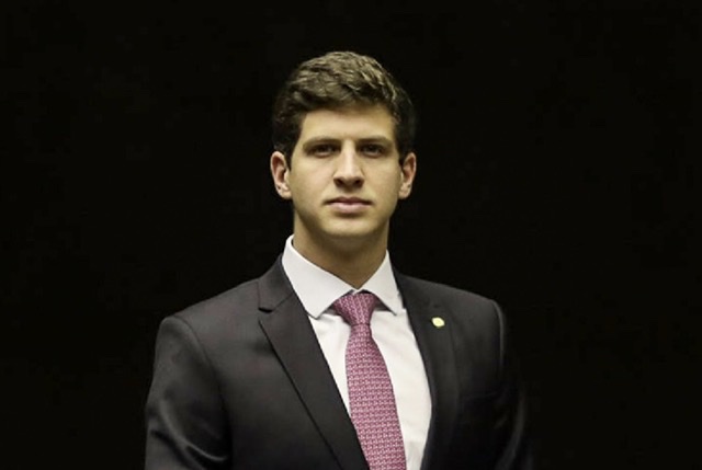 João cobra Ibama e Marinha por reaparecimento de óleo no litoral