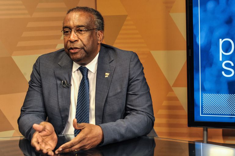 Após constrangimento, Decotelli deixa o MEC sem nem ter assumido