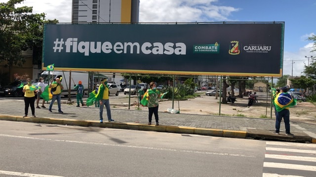 Apoiadores de Bolsonaro realizam manifestação em Caruaru