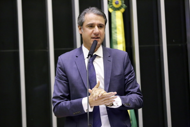 Fernando Monteiro comemora entrega de novo hospital em Buíque
