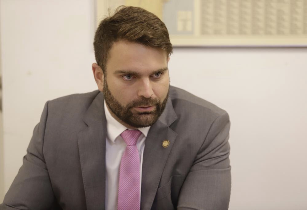 Gustavo Gouveia quer ampliação no prazo de validade dos laudos médicos de pessoas com TEA