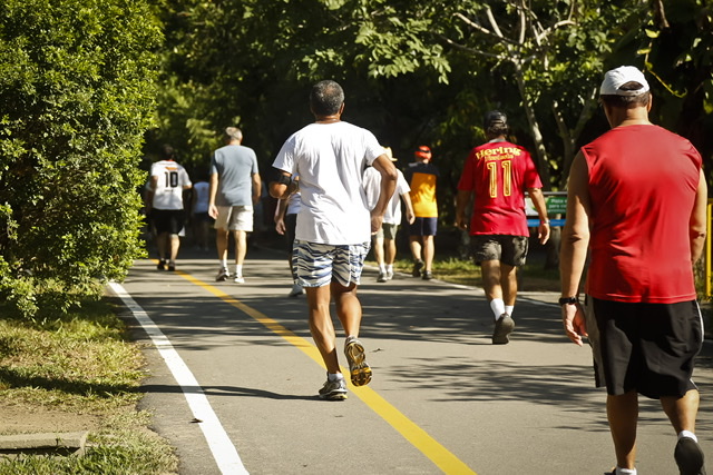 Recife reabre praia e parques para práticas esportivas