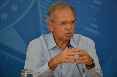 Auxílio emergencial terá duas parcelas extras de R$ 600, diz Guedes